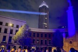 01. Keyvisual sap partner awards 2022 laserprojectie awardwinnaar aiden op zalhaventoren rotterdam 1 2 uai • live-impact. Nl