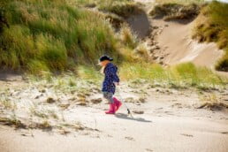 9. Meisje in duinen 1 scaled uai • live-impact. Nl