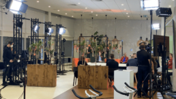 Menzis online strategiebijeenkomst 030222 overzicht studio gasten aan tafel uai • live-impact. Nl