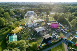 Overzicht voorterrein luchtfoto klein uai • kick-off • live-impact. Nl